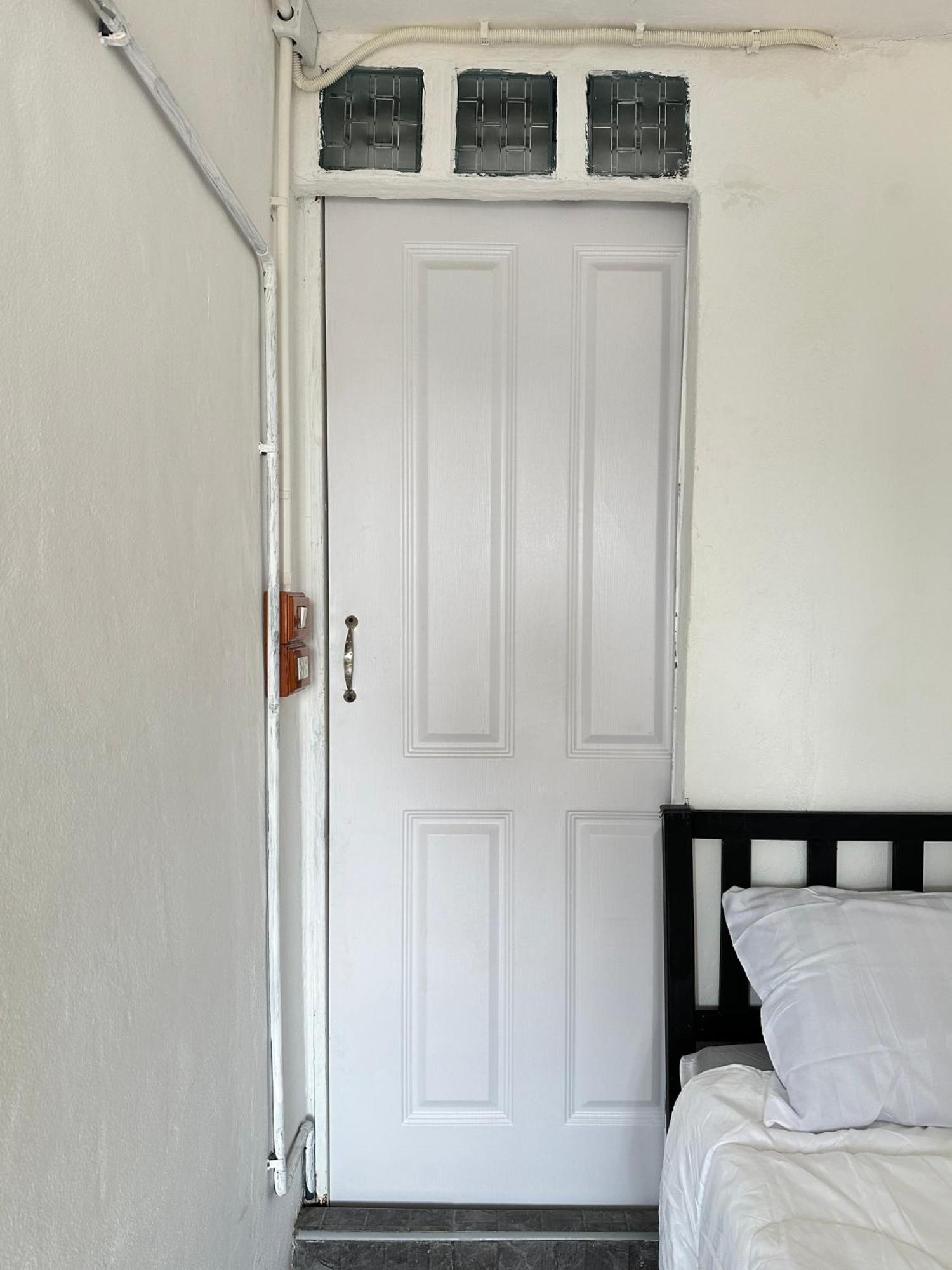 Chubby 9 Single Room Бангкок Екстер'єр фото