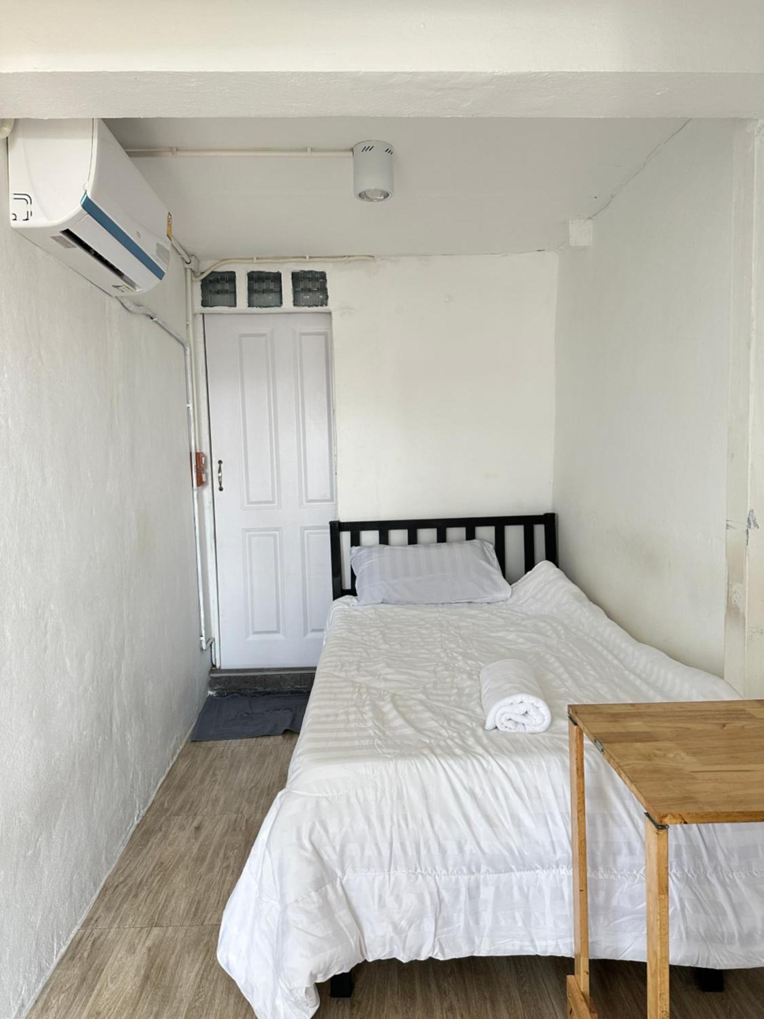 Chubby 9 Single Room Бангкок Екстер'єр фото