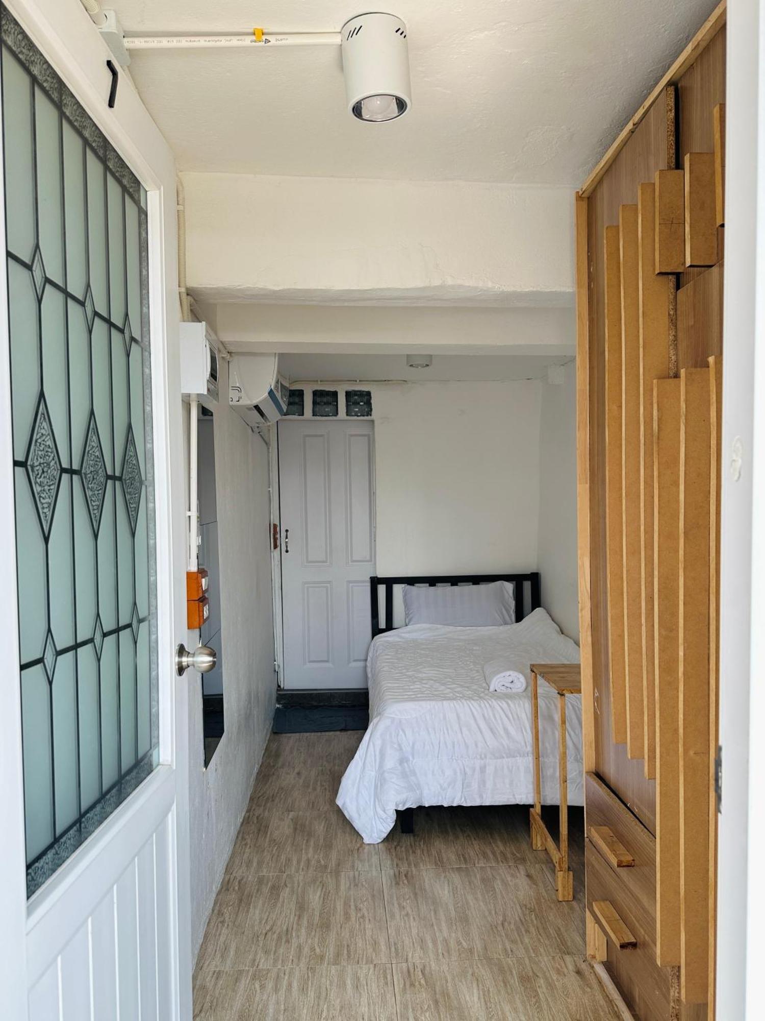 Chubby 9 Single Room Бангкок Екстер'єр фото